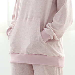 スマホも入るポケットつき