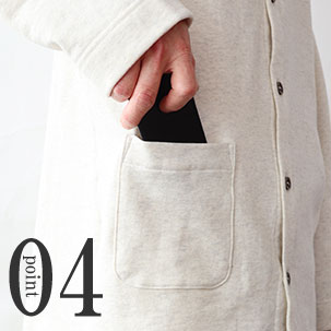 スマホも入るポケットつき