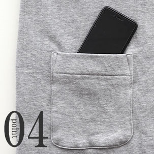 スマホも入るポケットつき