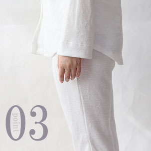 お尻が少し隠れる後ろすそ丈。シャツのスワローテールを採用