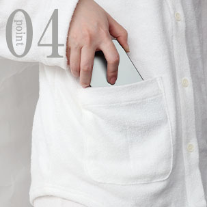 スマホも入るポケットつき