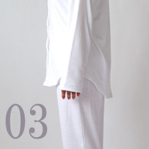 お尻が少し隠れる後ろすそ丈。シャツのスワローテールを採用