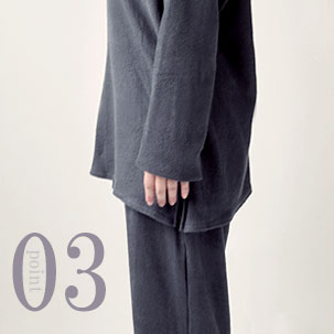 お尻が少し隠れる後ろすそ丈。シャツのスワローテールを採用