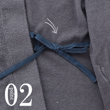 内紐で身幅のサイズ感を調節してください