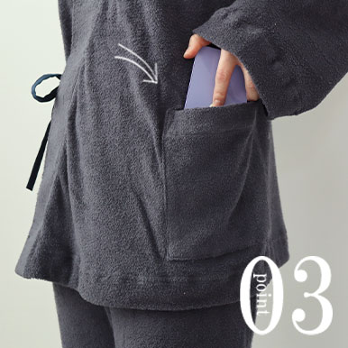 スマホも入るポケットつき