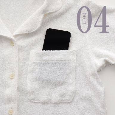 スマホも入るポケットつき