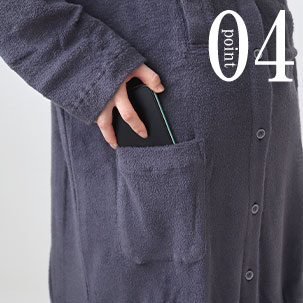 スマホも入るポケットつき