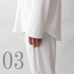 お尻が少し隠れる後ろすそ丈。シャツのスワローテールを採用