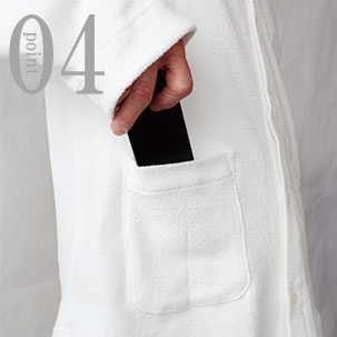 スマホも入るポケットつき