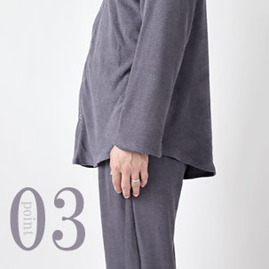 お尻が少し隠れる後ろすそ丈。シャツのスワローテールを採用