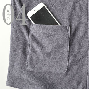 スマホも入るポケットつき