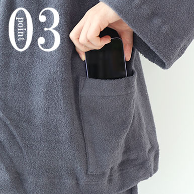 スマホも入るポケットつき