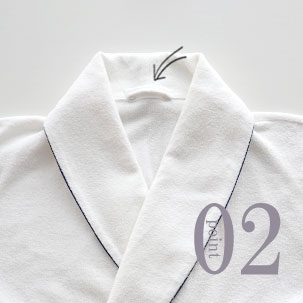 大きめ襟で小顔効果♪便利なハンガーループ付き