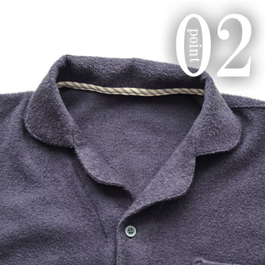 開襟ですっきり首周り