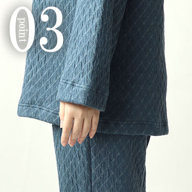 お尻が少し隠れる後ろすそ丈