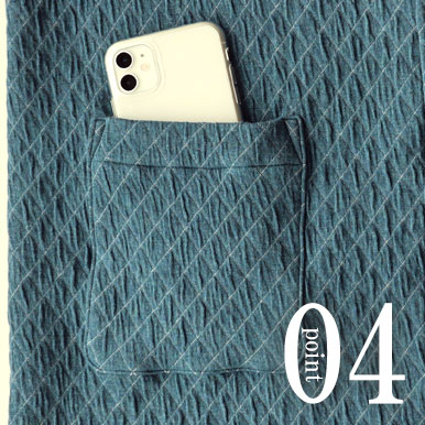 スマホも入るポケットつき