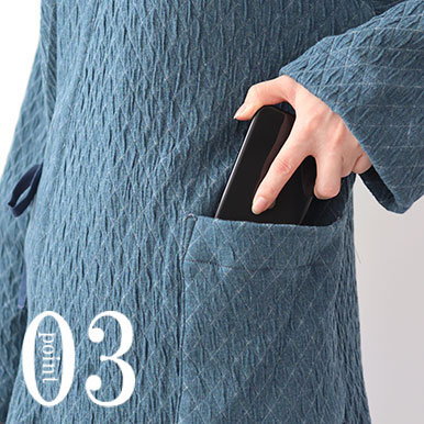 スマホも入るポケットつき