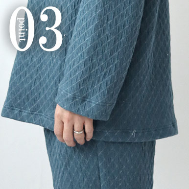 お尻が少し隠れる後ろすそ丈