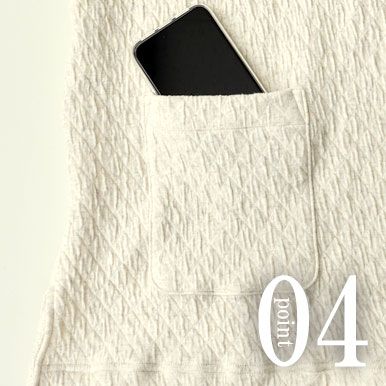 スマホも入るポケットつき