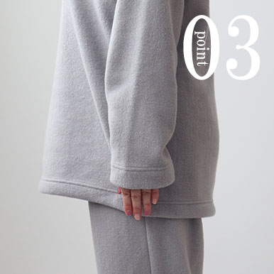 お尻が少し隠れる後ろすそ丈。シャツのスワローテールを採用