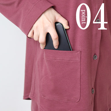 スマホも入るポケットつき