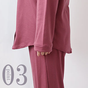 お尻が少し隠れる後ろすそ丈。シャツのスワローテールを採用