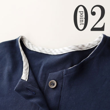 内紐で身幅のサイズ感を調節してください