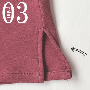 お尻が少し隠れる後ろすそ丈。シャツのスワローテールを採用