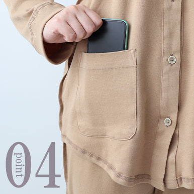 スマホも入るポケットつき