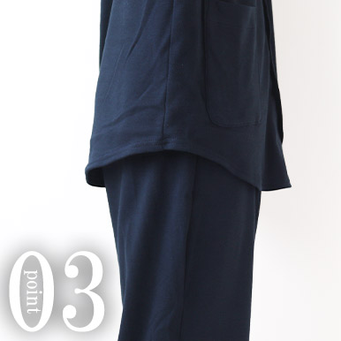 お尻が少し隠れる後ろすそ丈。シャツのスワローテールを採用