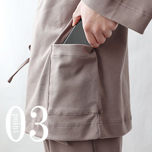 お尻が少し隠れる後ろすそ丈。シャツのスワローテールを採用