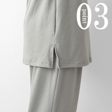 スマホも入る胸ポケットつき