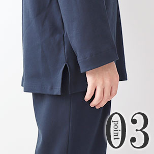 スマホも入る胸ポケットつき