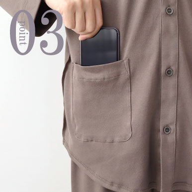 スマホも入るポケット付き