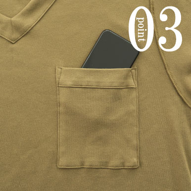 スマホも入るポケット付き