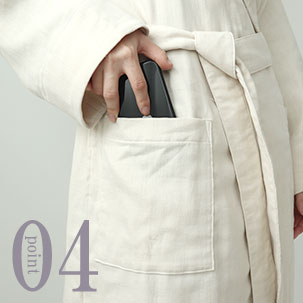 袖口はゆったり広く動きやすい