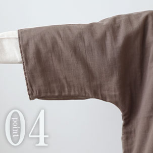 袖口はゆったり広く動きやすい