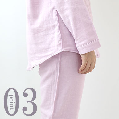 お尻が少し隠れる後ろすそ丈。シャツのスワローテールを採用