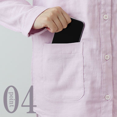 スマホも入るポケットつき