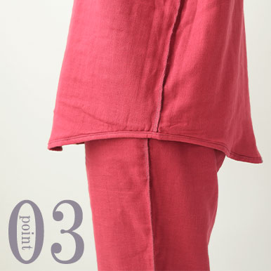 お尻が少し隠れる後ろすそ丈。シャツのスワローテールを採用