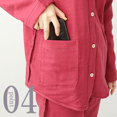 スマホも入るポケットつき