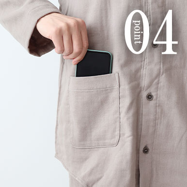 スマホも入るポケットつき