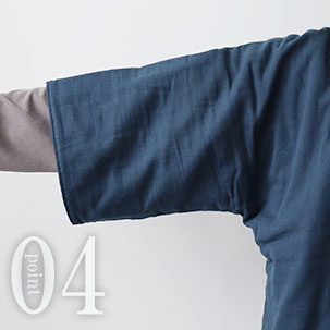 袖口はゆったり広く動きやすい