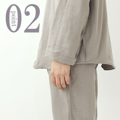 お尻が少し隠れる後ろすそ丈。シャツのスワローテールを採用