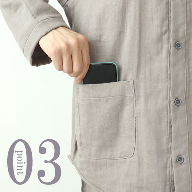 スマホも入るポケット付き
