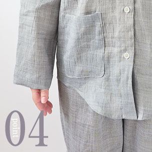 スマホも入るポケットつき