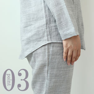 お尻が少し隠れる後ろすそ丈。シャツのスワローテールを採用