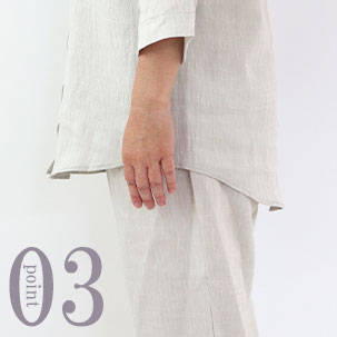 お尻が少し隠れる後ろすそ丈。シャツのスワローテールを採用