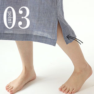 ひざが隠れるすそ丈、動きやすいサイドスリット