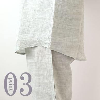 お尻が少し隠れる後ろすそ丈。シャツのスワローテールを採用